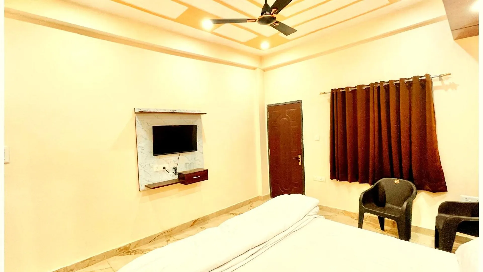 Hotel Sunayana # Guest House Near Kashi Vishwanath Temple - Free Public Parking And Wifi Facilities - Air Conditioning Room - Best Hotel Benares 4*,  India