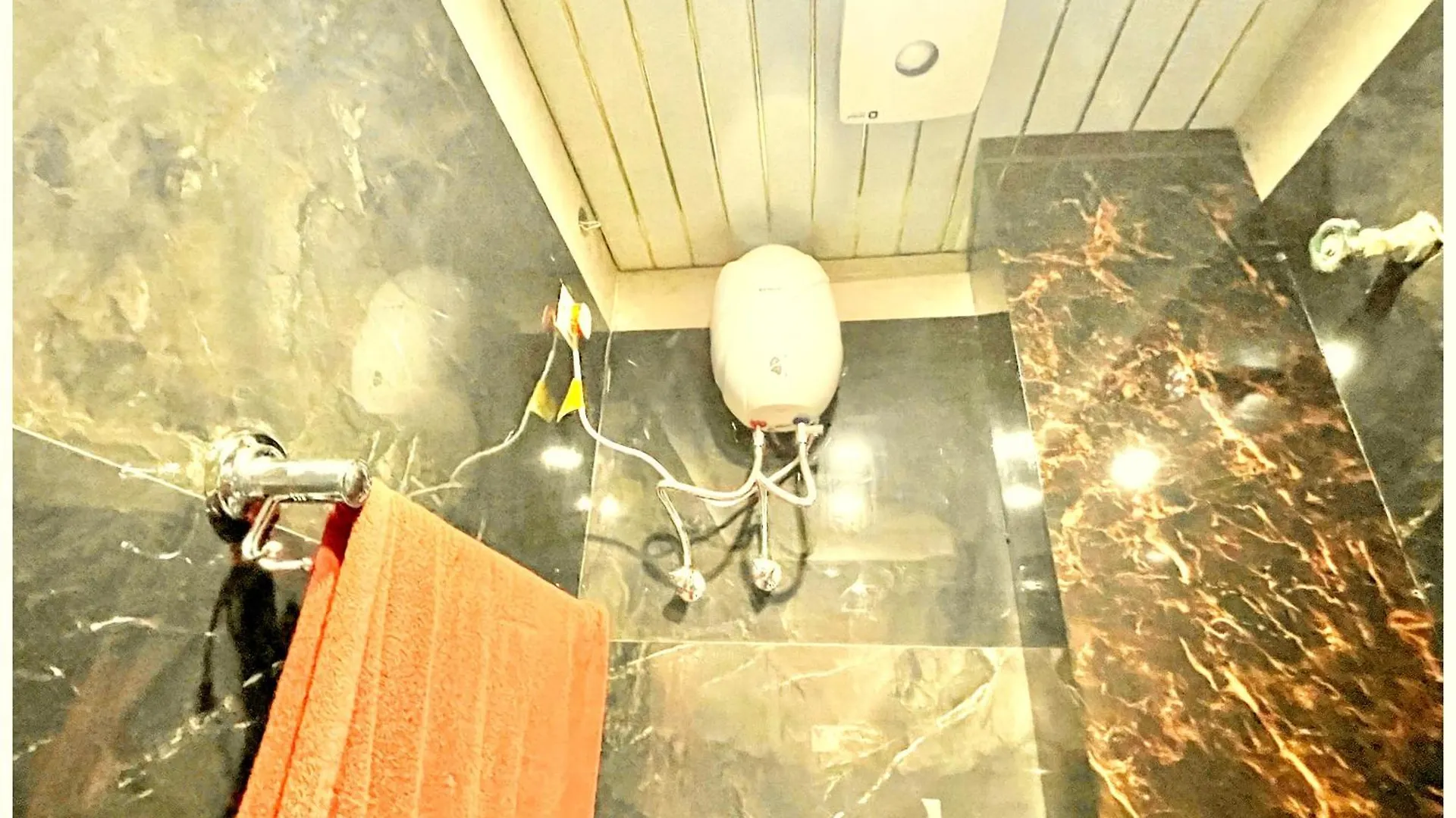 Hotel Sunayana # Guest House Near Kashi Vishwanath Temple - Free Public Parking And Wifi Facilities - Air Conditioning Room - Best Hotel Benares 4*,  India