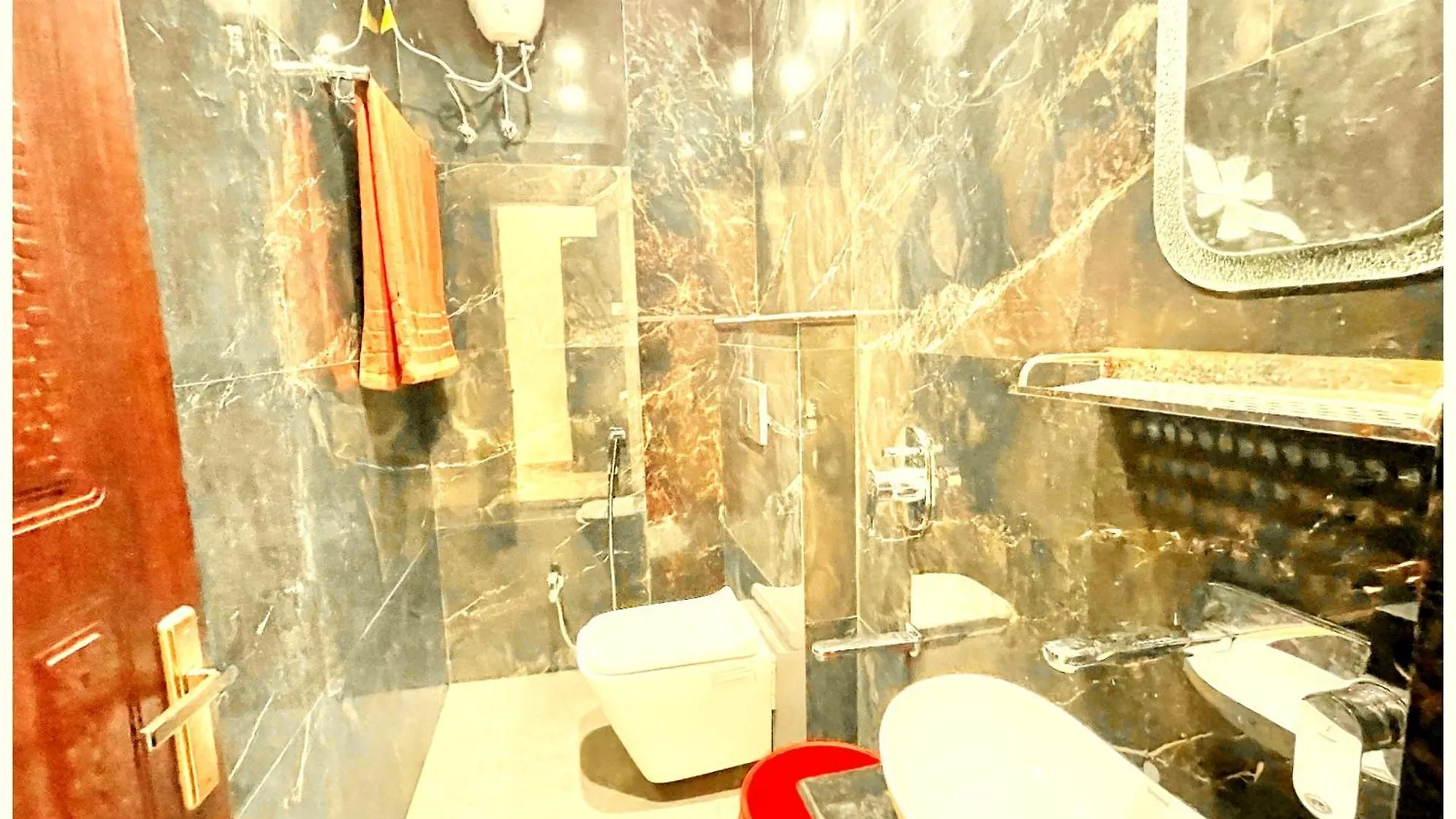 ****  Hotel Sunayana # Guest House Near Kashi Vishwanath Temple - Free Public Parking And Wifi Facilities - Air Conditioning Room - Best Hotel Benares India