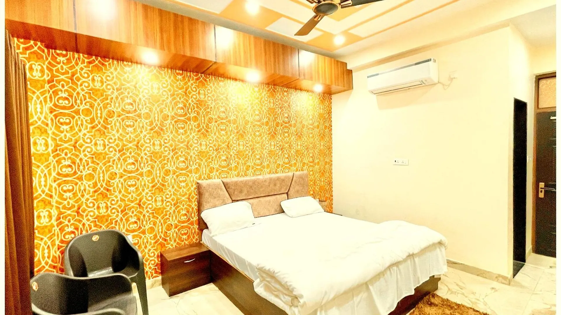 Hotel Sunayana # Guest House Near Kashi Vishwanath Temple - Free Public Parking And Wifi Facilities - Air Conditioning Room - Best Hotel Váránaszi
